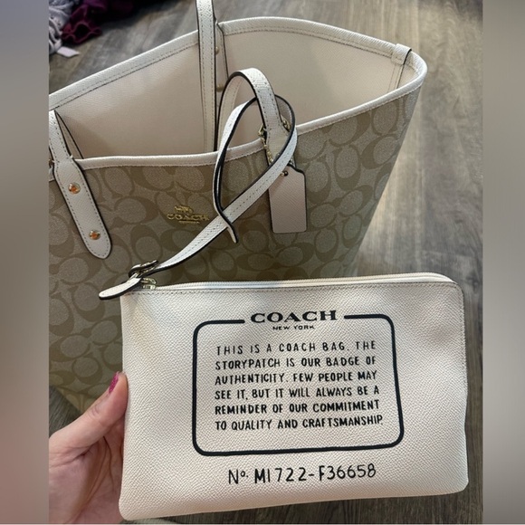 🍦Coach Cream Reversible Tote and Wristlet Set🍦 - Picture 2 of 3